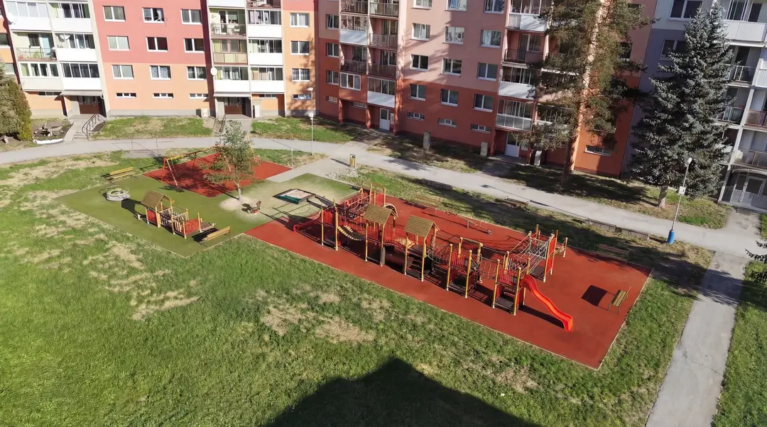 Detské ihrisko na novom Juhu v Poprade - súčasný stav pred inštaláciou slnečných clôn, participatívny rozpočet 2026